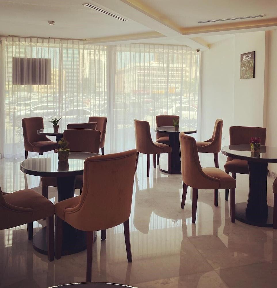 Nova Park Hotel Шарджа Экстерьер фото